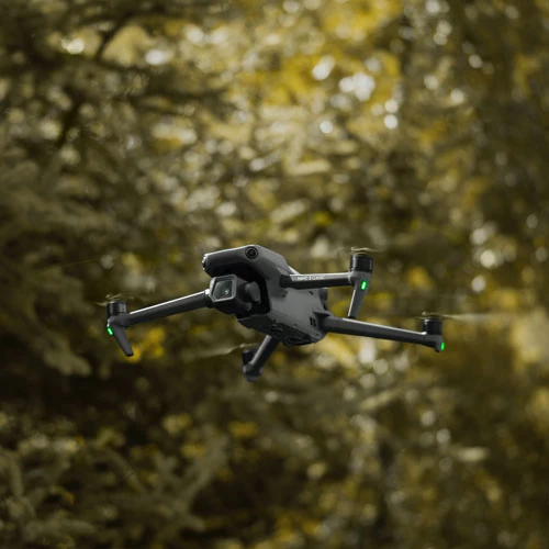 DJI Mavic 3 Classic Quadcopter Drone & Remote Control With Built-in Screen (DJI RC) - Grey 10 DJI Mavic 3 Classic Quadcopter Drone & Remote Control With Built-in Screen (DJI RC) - Grey - Image 8